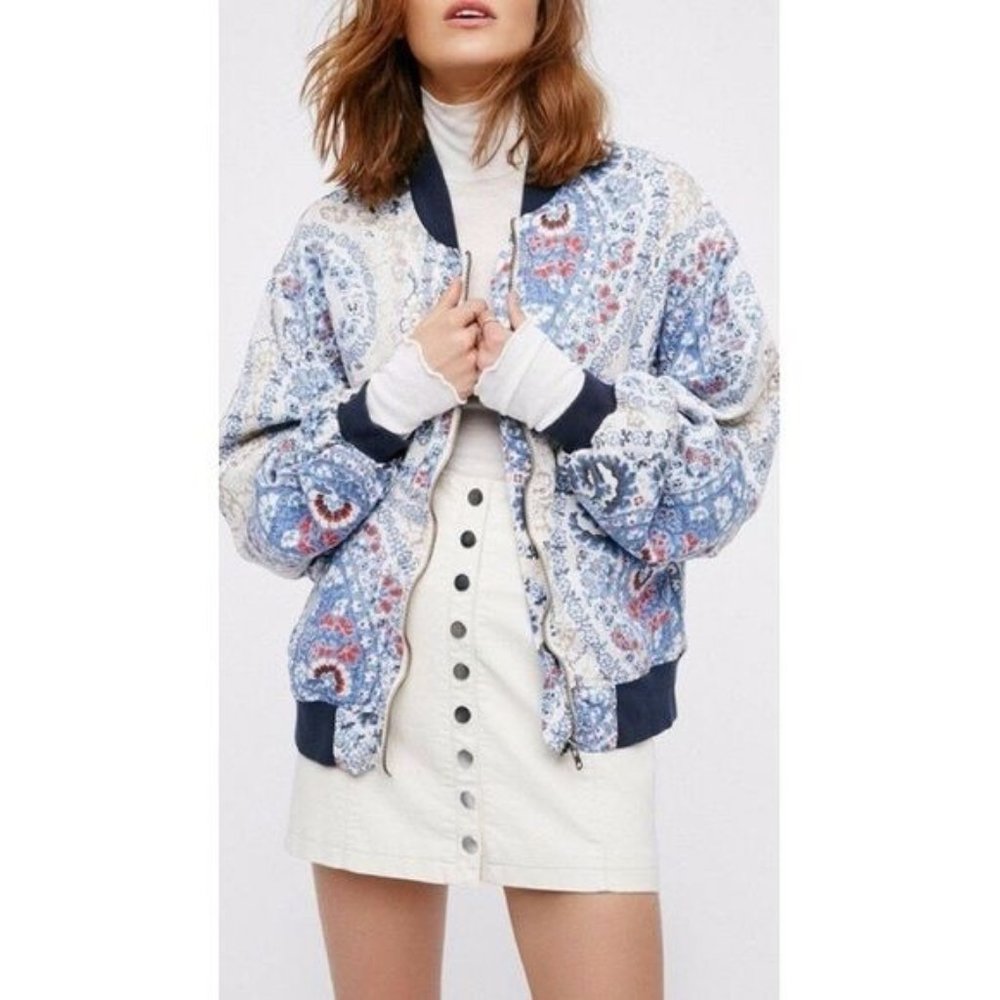 FREE PEOPLE Blue Paisley Quilted Bomber Jacket w/ Pockets Floral Pattern Size XS